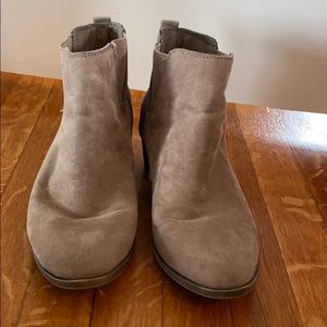 GUC Taupe Madden Girl Hoper Ankle Booties Sz. 8M
